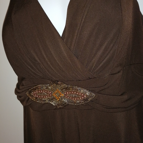 Brown Sleeveless Dress - Picture 2 of 3